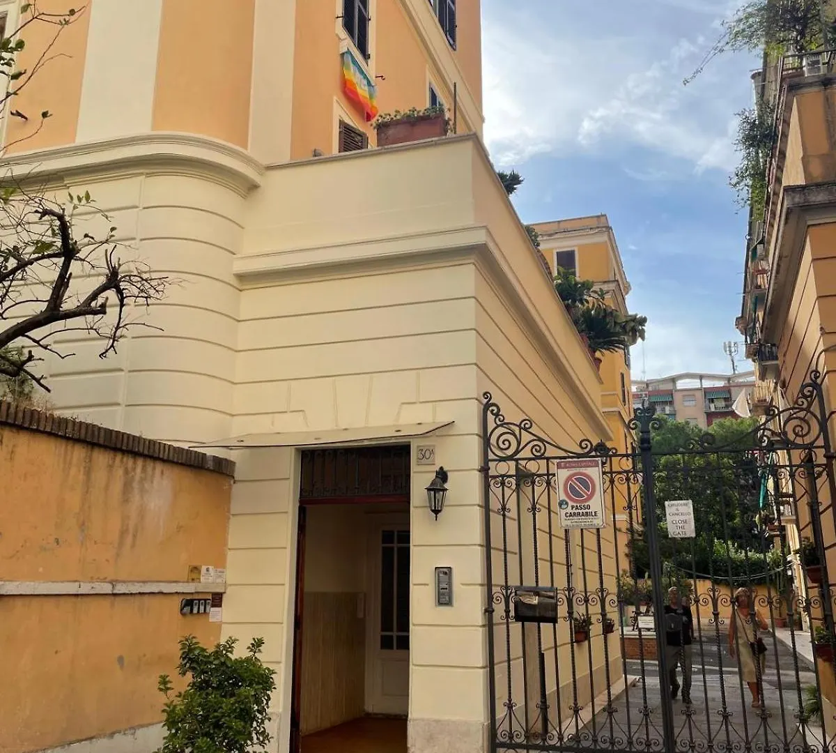 Steph And Lorenzo'S Place Rome Italy
